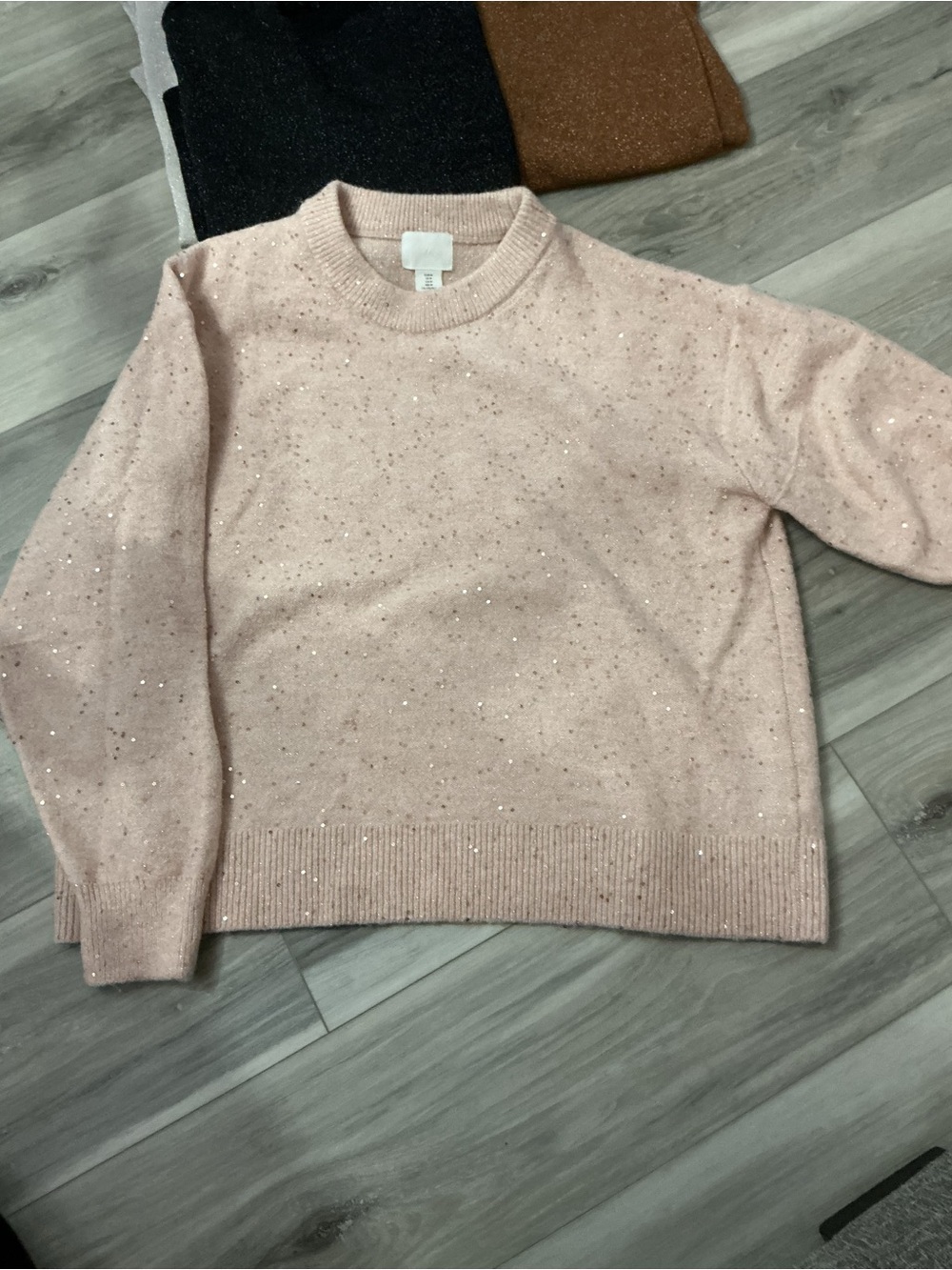 Five size medium sweaters - Picture 3 of 6